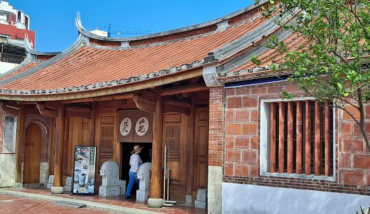 高雄南部一日遊開車攻略：文化景點與必試小吃