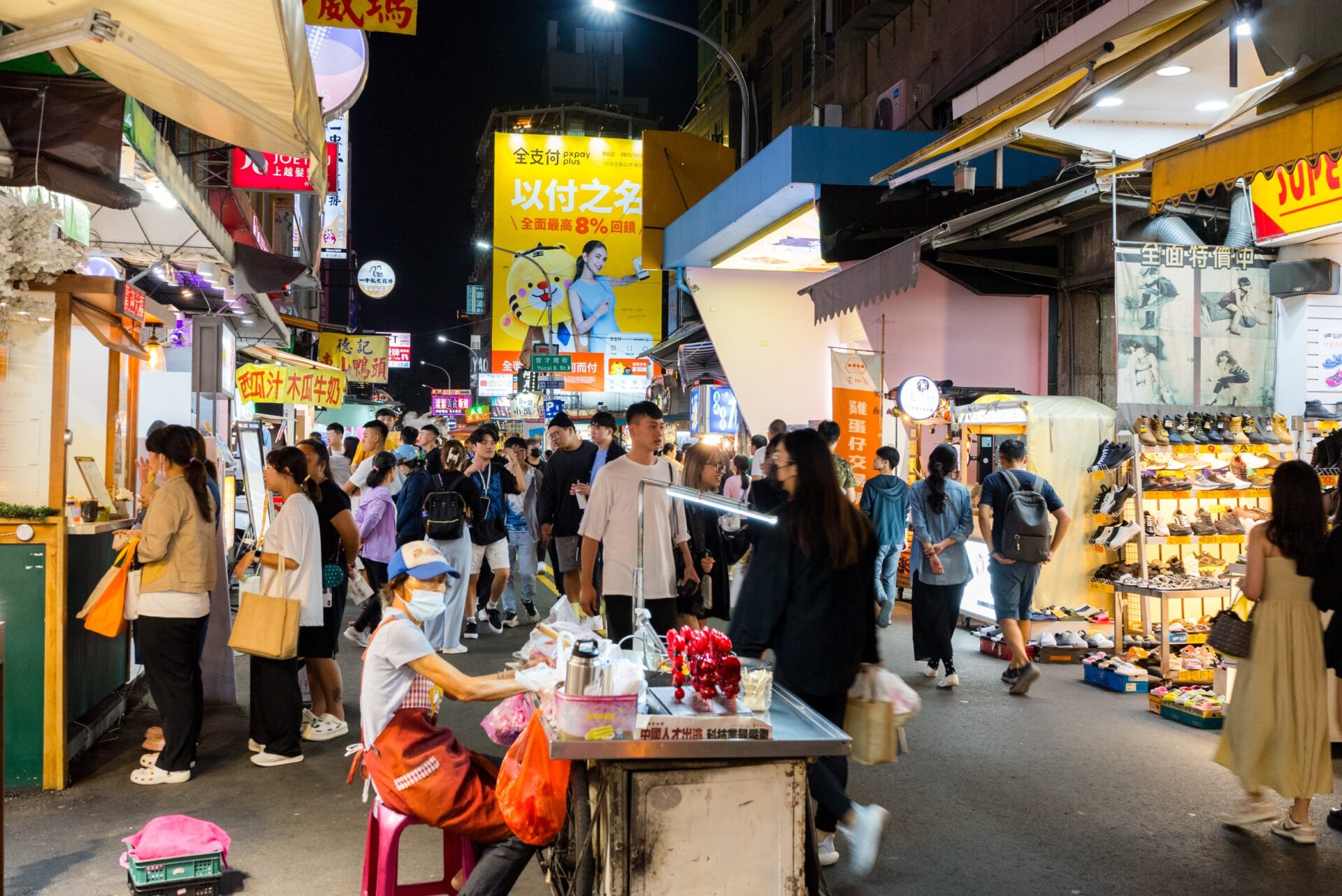 「台中美食推薦｜夜市小吃與人氣餐廳分享」