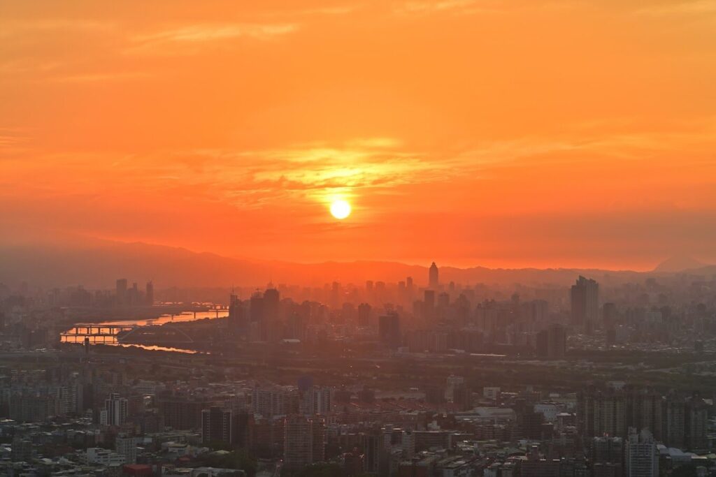 台北夜晚開車好去處推薦：不可錯過的夜景地點