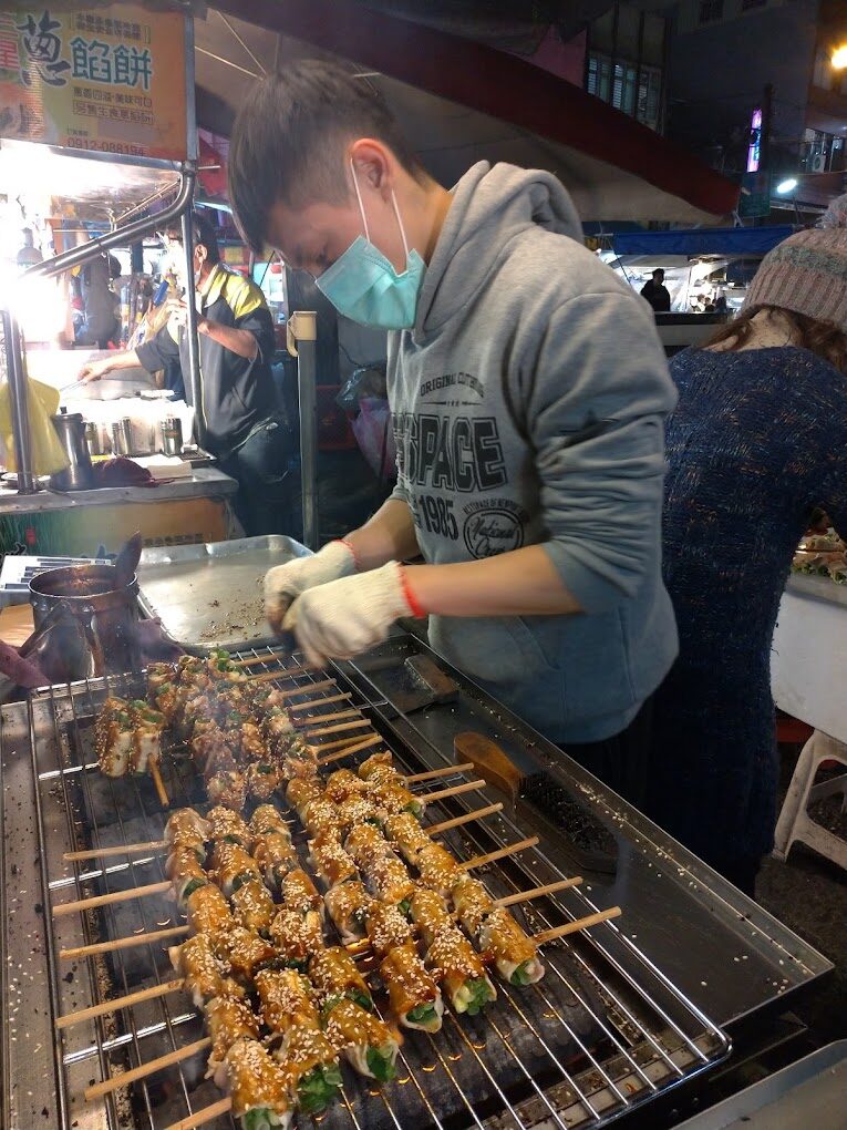 探索宜蘭景點與夜市美食：羅東夜市必吃小吃排行