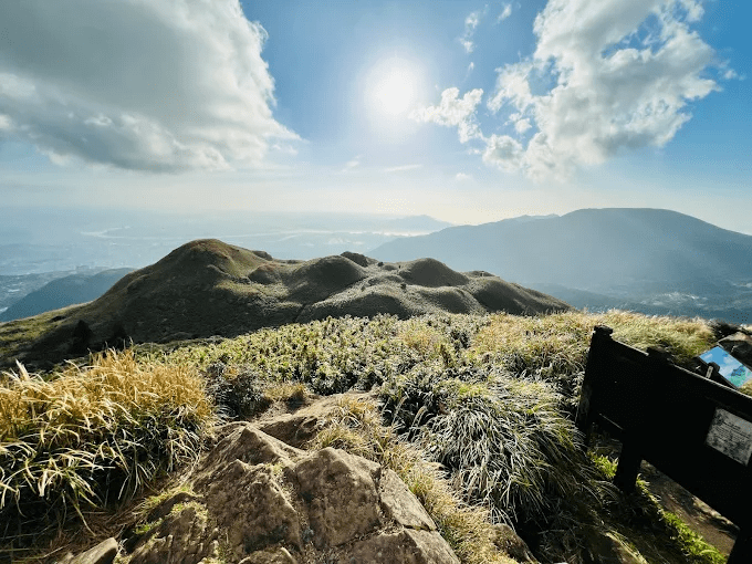 七星山步道遠眺山脈景觀