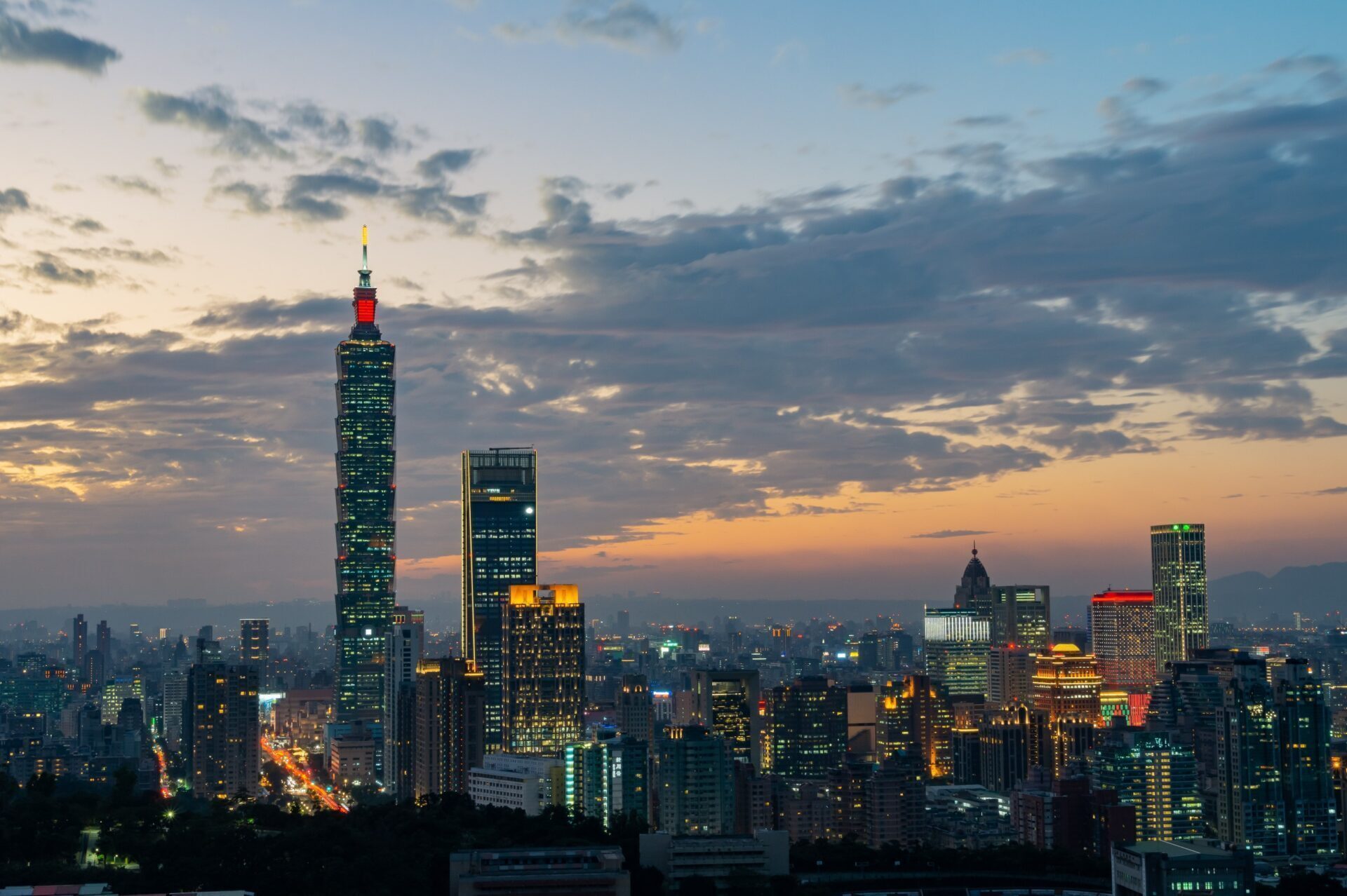 淡水情人橋夜晚開車好去處：河畔夜景與浪漫氛圍的絕佳選擇