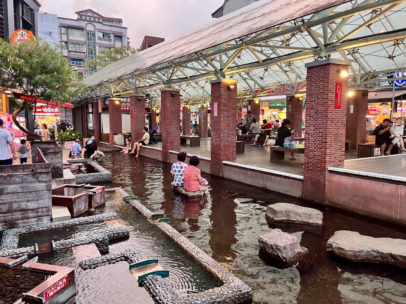 礁溪溫泉公園導覽：免費足湯與周邊景點