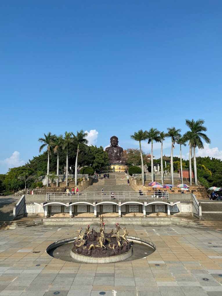 請搜尋網路上的資訊並提供及聯絡方式 請不用提供連結