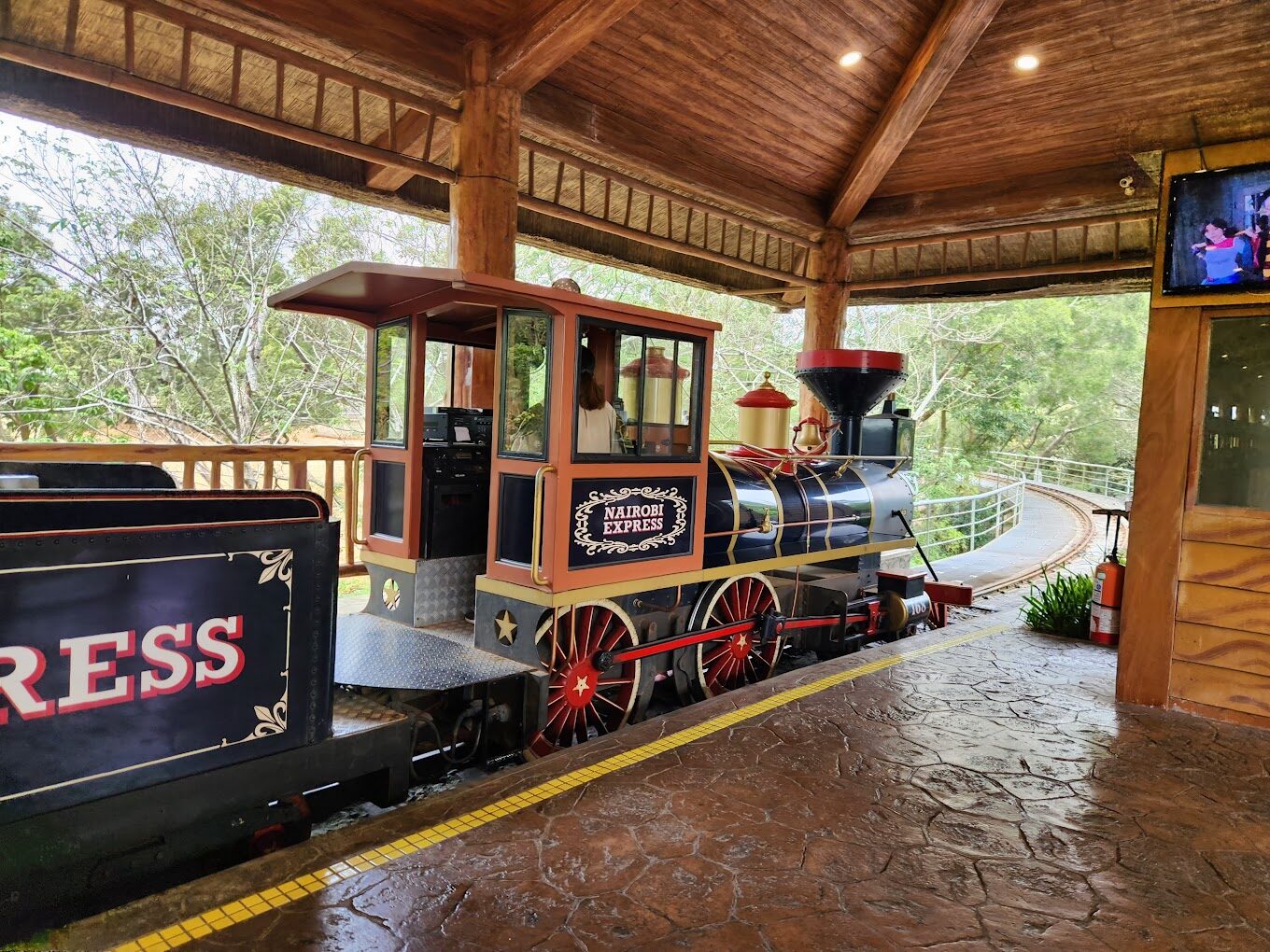 六福村必玩設施推薦