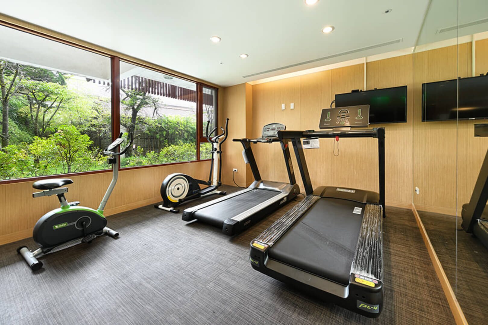 阿里山賓館設施與服務介紹：觀景平台、親子遊戲室與健身房