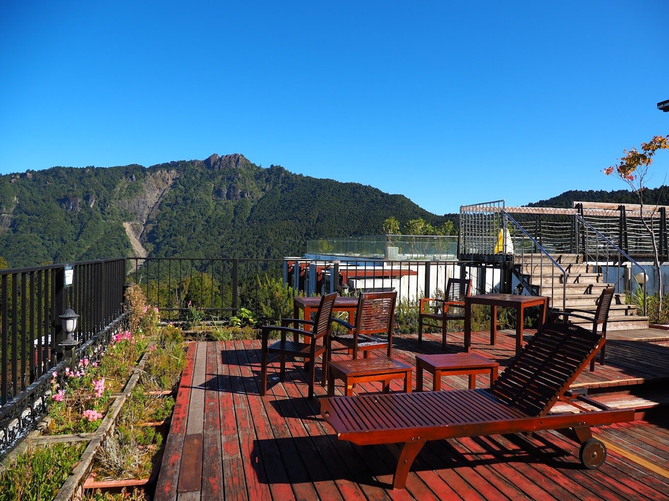 阿里山賓館設施與服務介紹：觀景平台、親子遊戲室與健身房