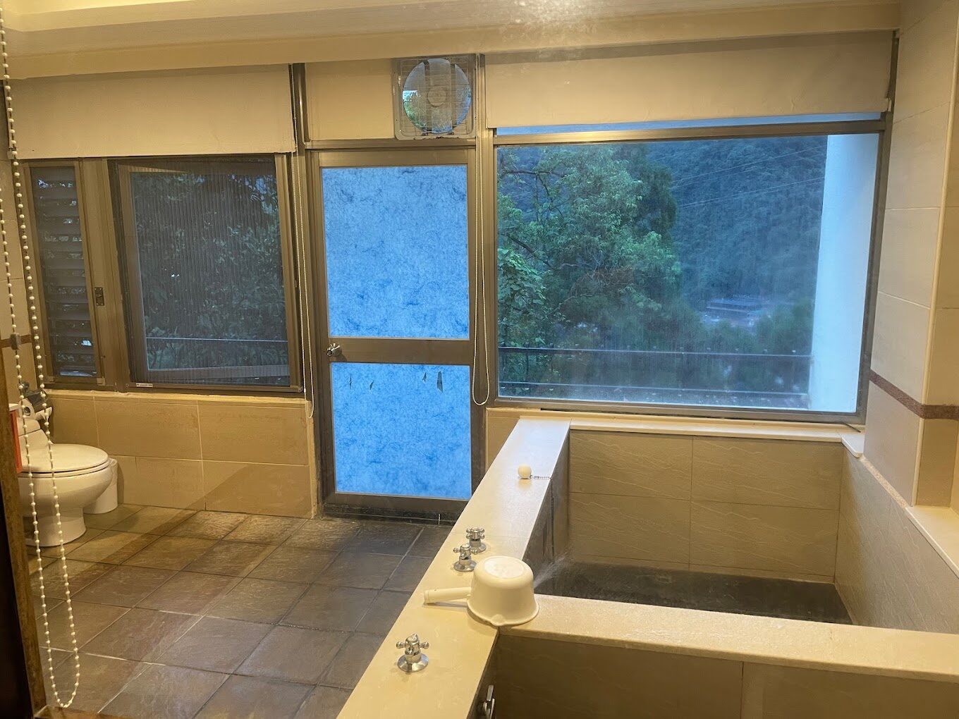 隱藏版烏來溫泉！2024必去8間湯屋，工業風設計超吸睛