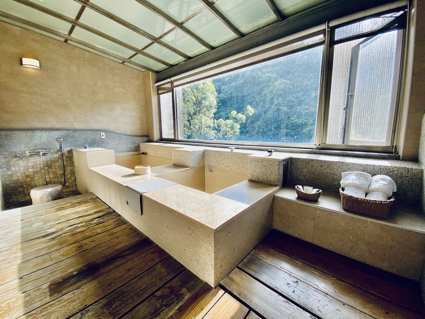 隱藏版烏來溫泉！2024必去8間湯屋，工業風設計超吸睛