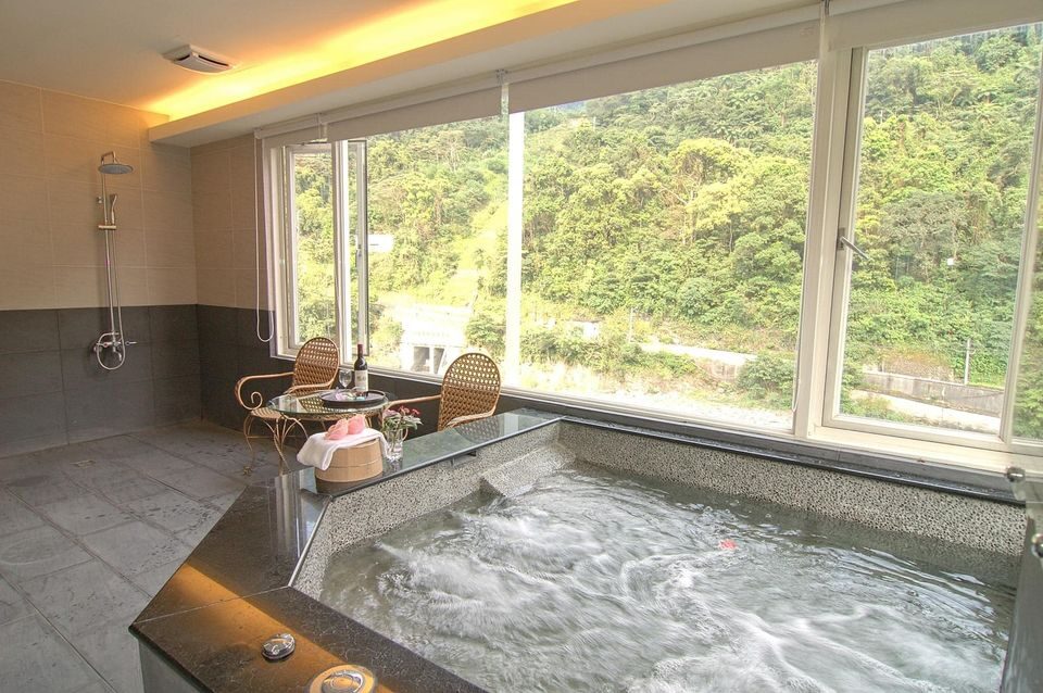 隱藏版烏來溫泉！2024必去8間湯屋，工業風設計超吸睛