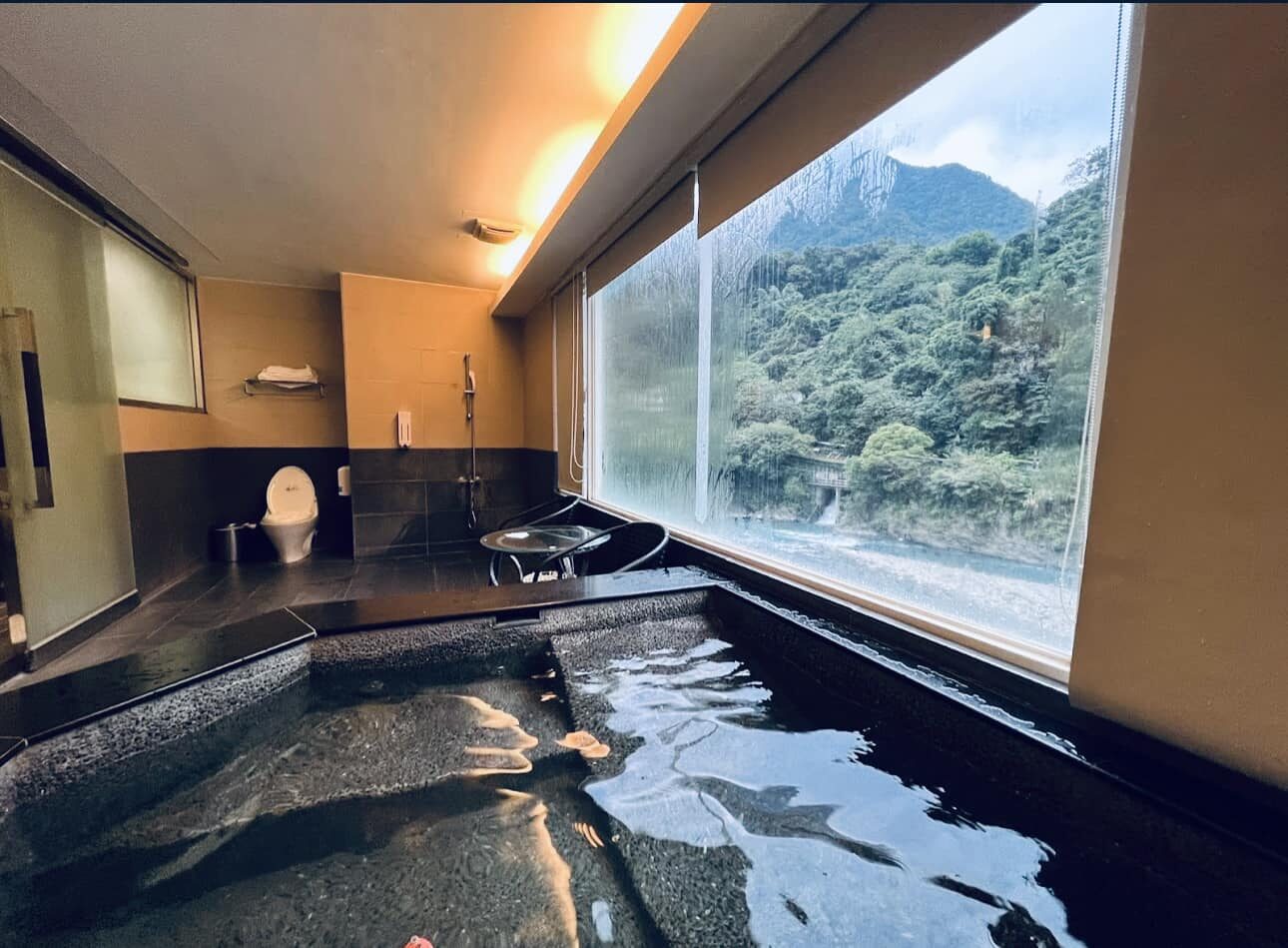 隱藏版烏來溫泉！2024必去8間湯屋，工業風設計超吸睛