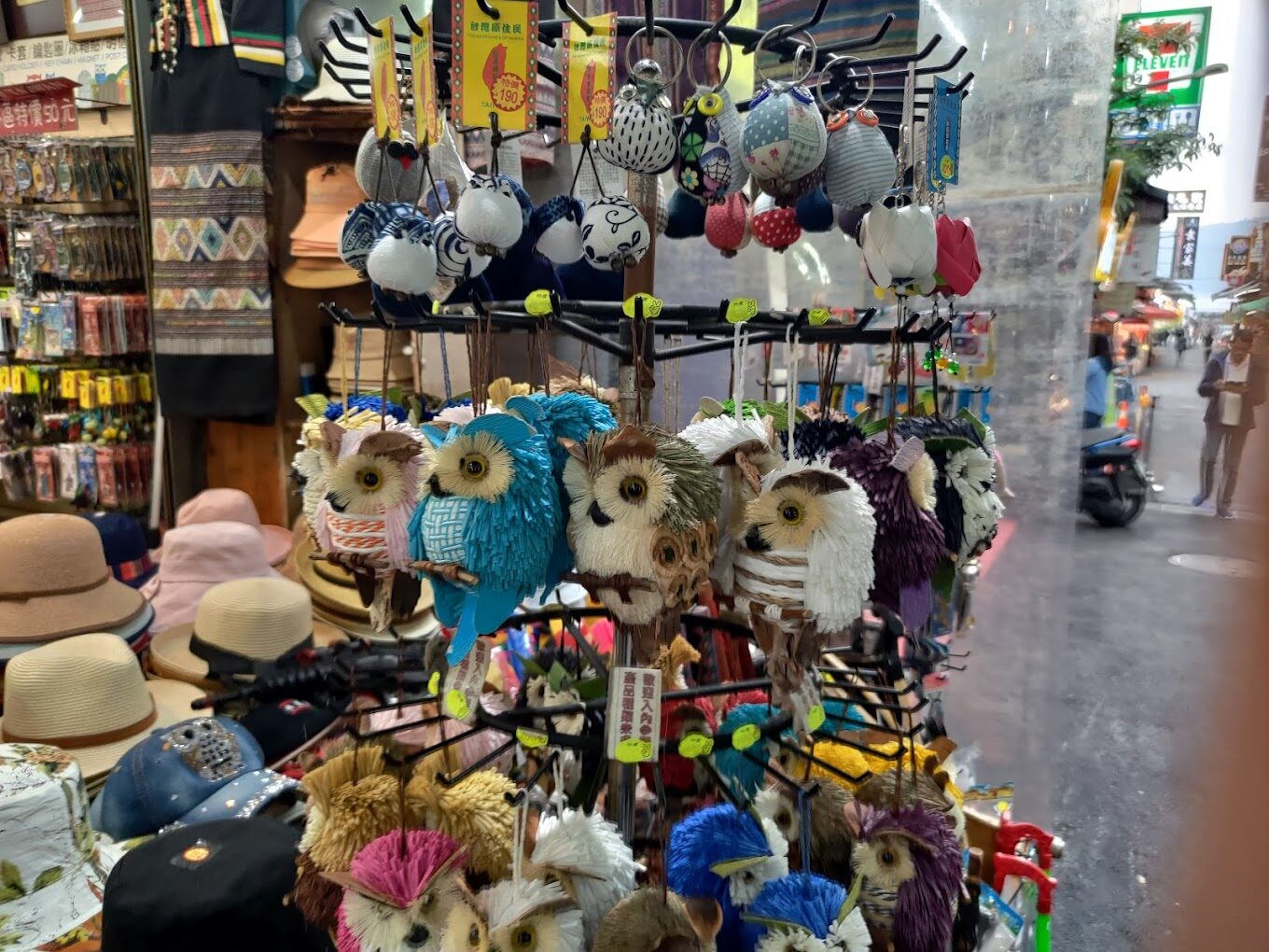 探索日月潭附近景點:伊達邵邵族文化村的必看亮點——竹筒飯與傳統手工藝