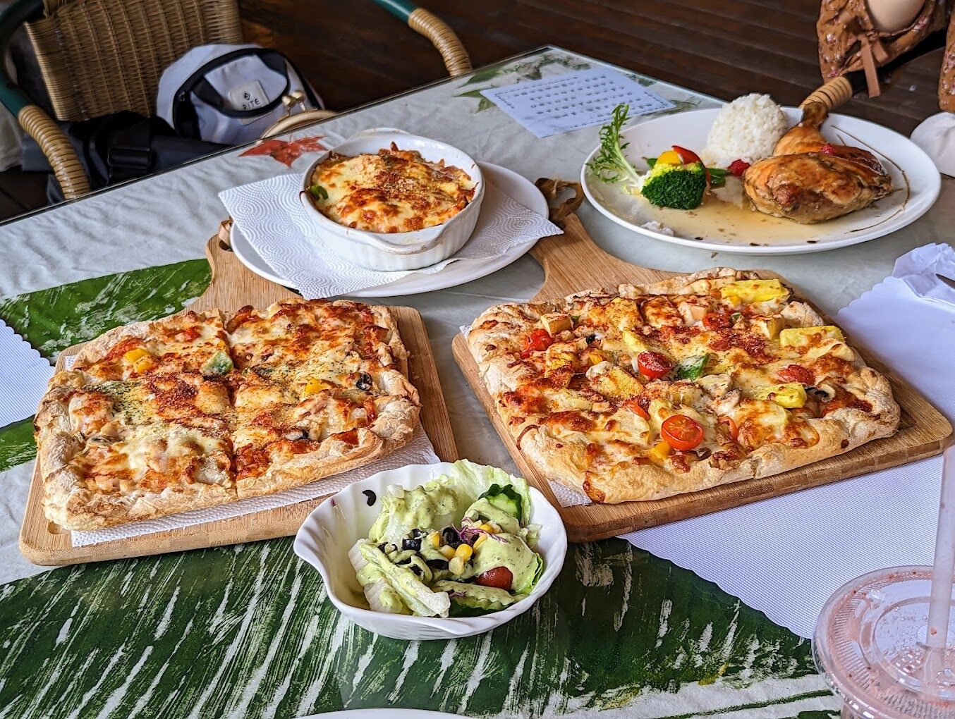 湖畔花時間:湖邊野餐與溫泉