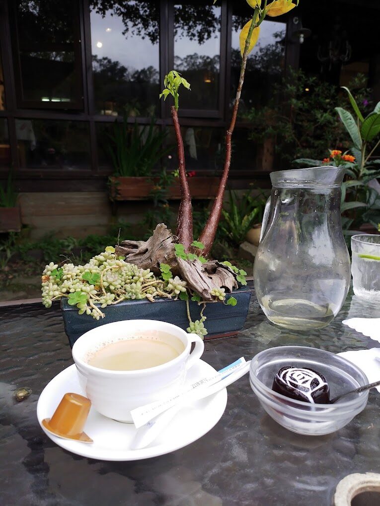 湖畔花時間:湖邊野餐與溫泉