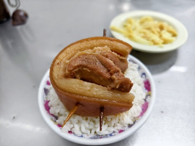 爌肉飯的起源與文化背景及彰化經典美食