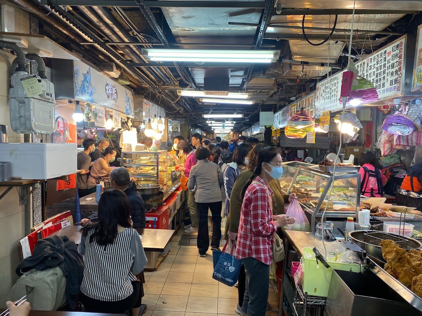 公館景點：公館夜市必吃小吃推薦：鹽酥雞與創新美食之旅