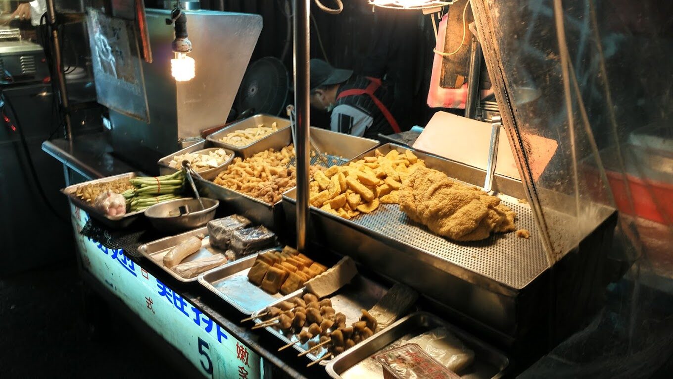 公館景點：公館夜市必吃小吃推薦：鹽酥雞與創新美食之旅
