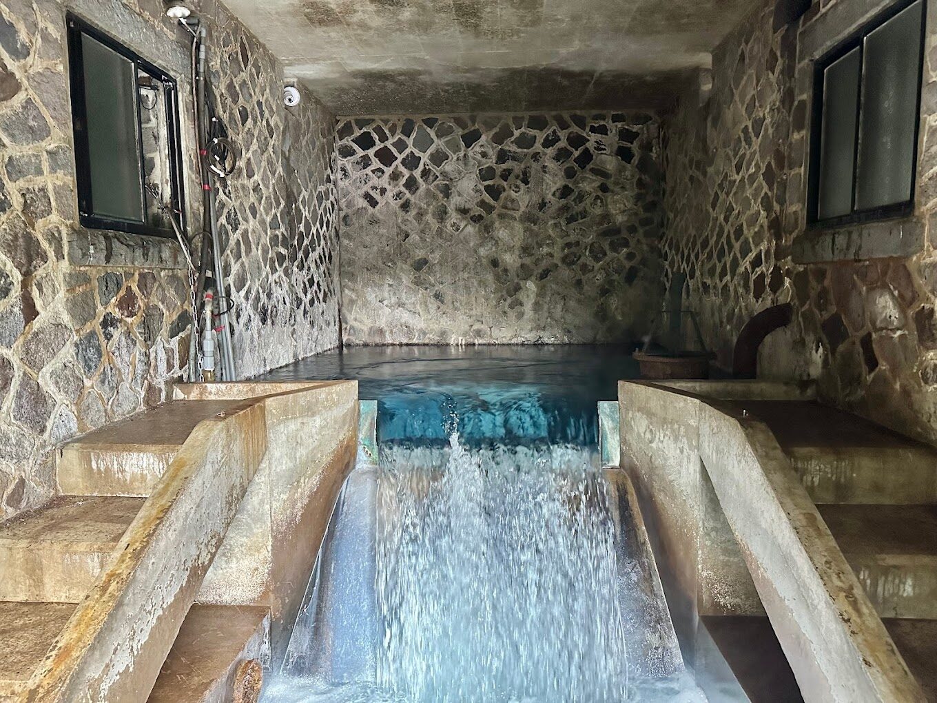 藍寶石泉最佳旅遊時間與交通指南