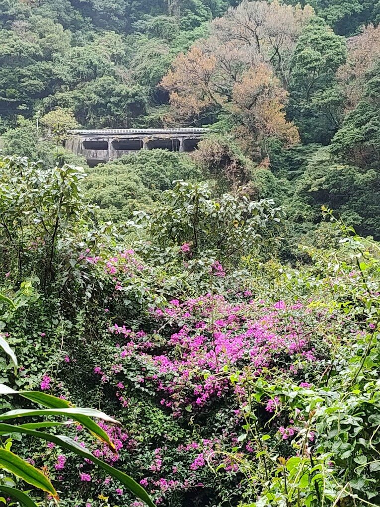 藍寶石泉最佳旅遊時間與交通指南