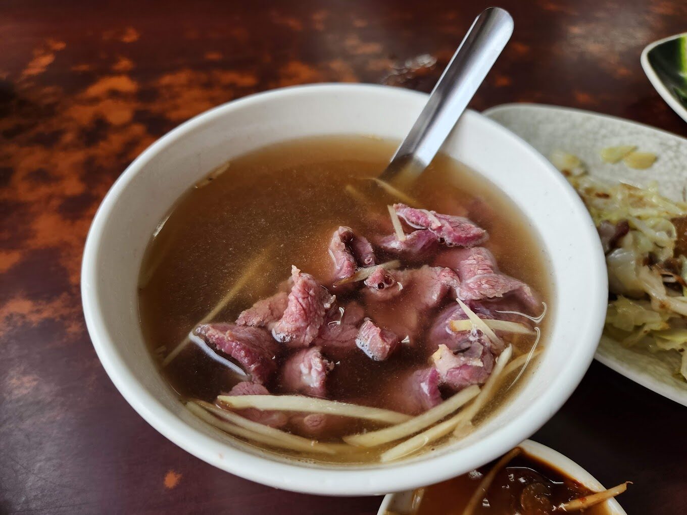 台南高鐵站美食：牛肉湯推薦，30年老店和人氣新秀