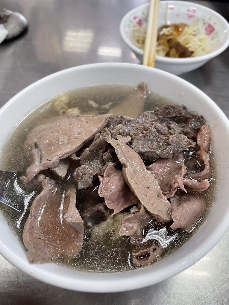 台南高鐵站美食：牛肉湯推薦，30年老店和人氣新秀