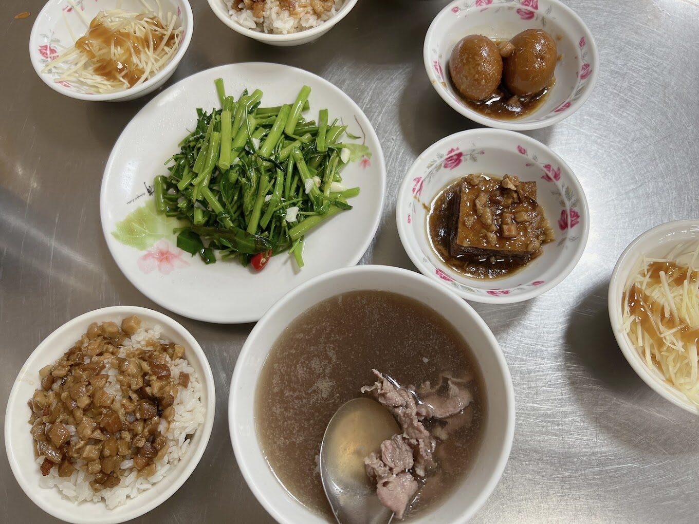 台南高鐵站美食：牛肉湯推薦，30年老店和人氣新秀