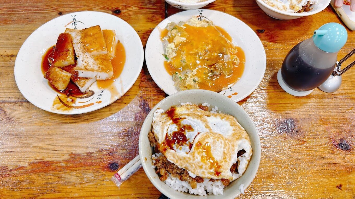 西門町必吃：天天利美食坊的半熟蛋滷肉飯