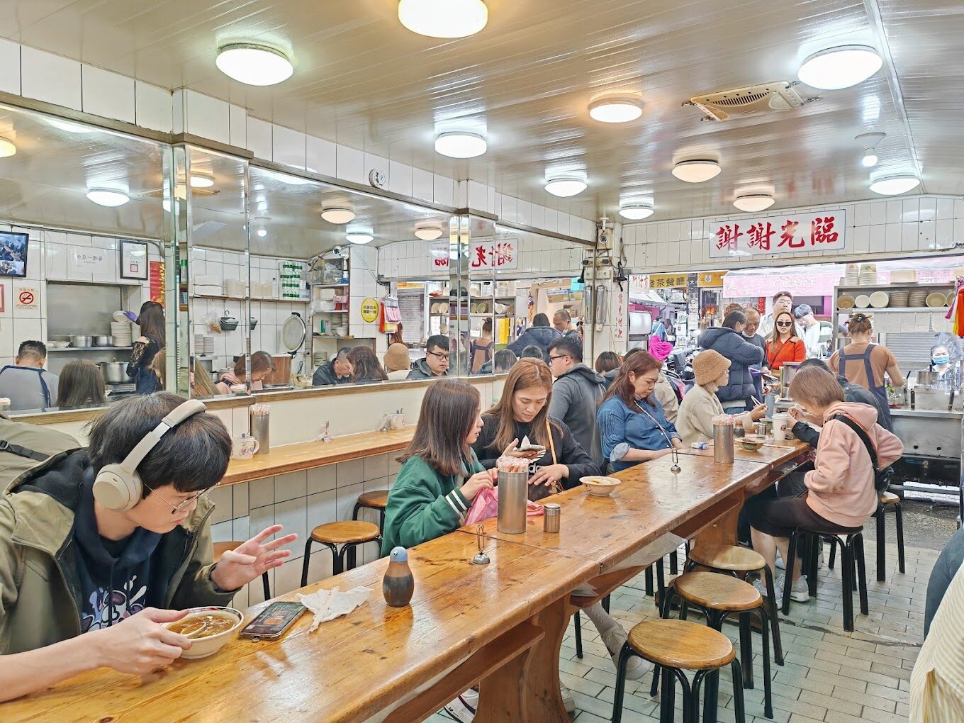 西門町必吃：天天利美食坊的半熟蛋滷肉飯