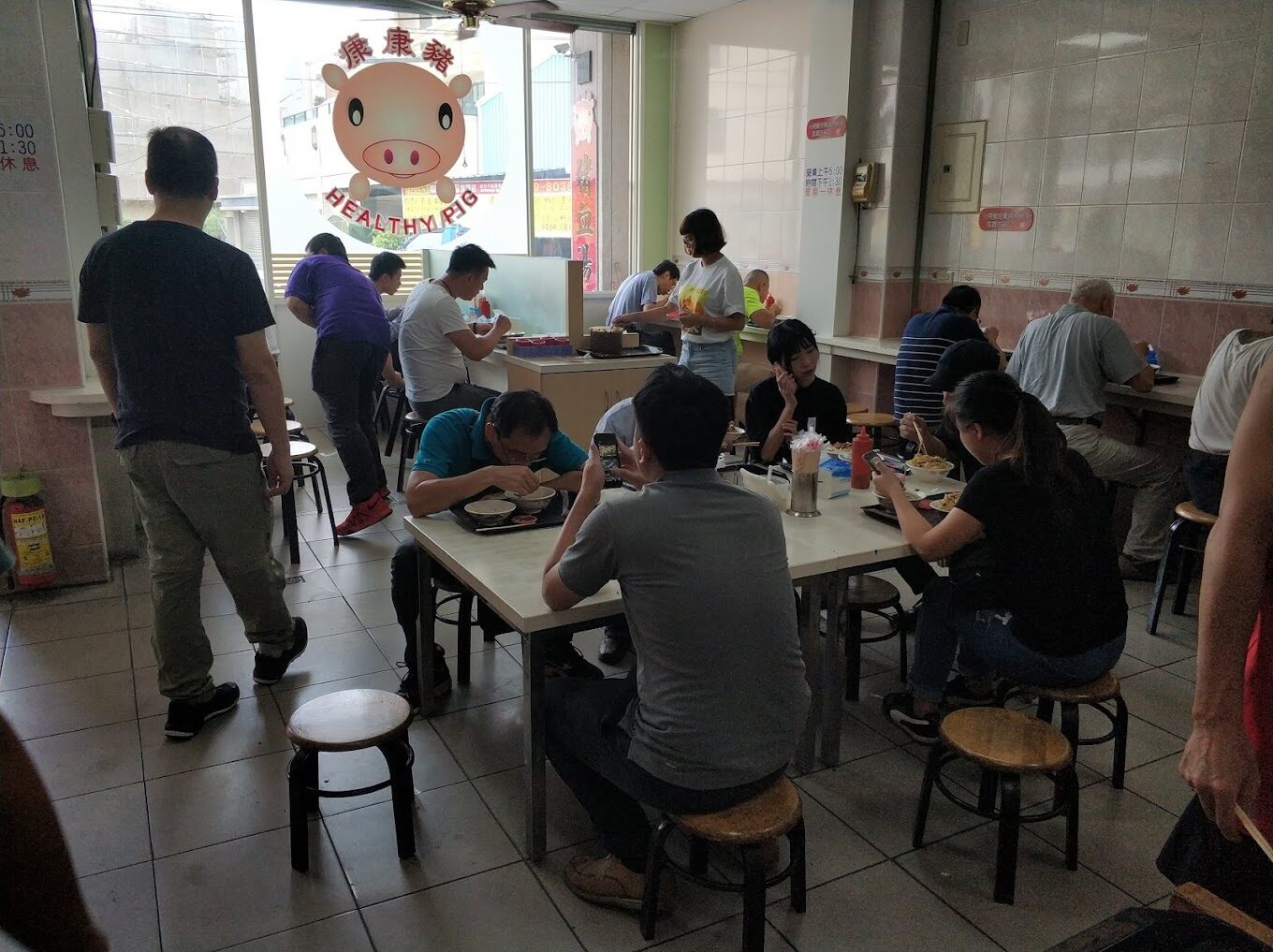 豐原必吃美食推薦：康康豬豬血湯評價與菜單介紹