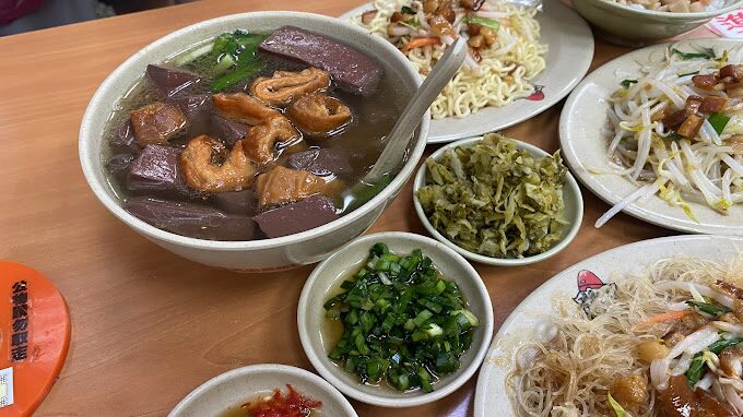 昌吉街豬血湯評價：學生與上班族的最愛