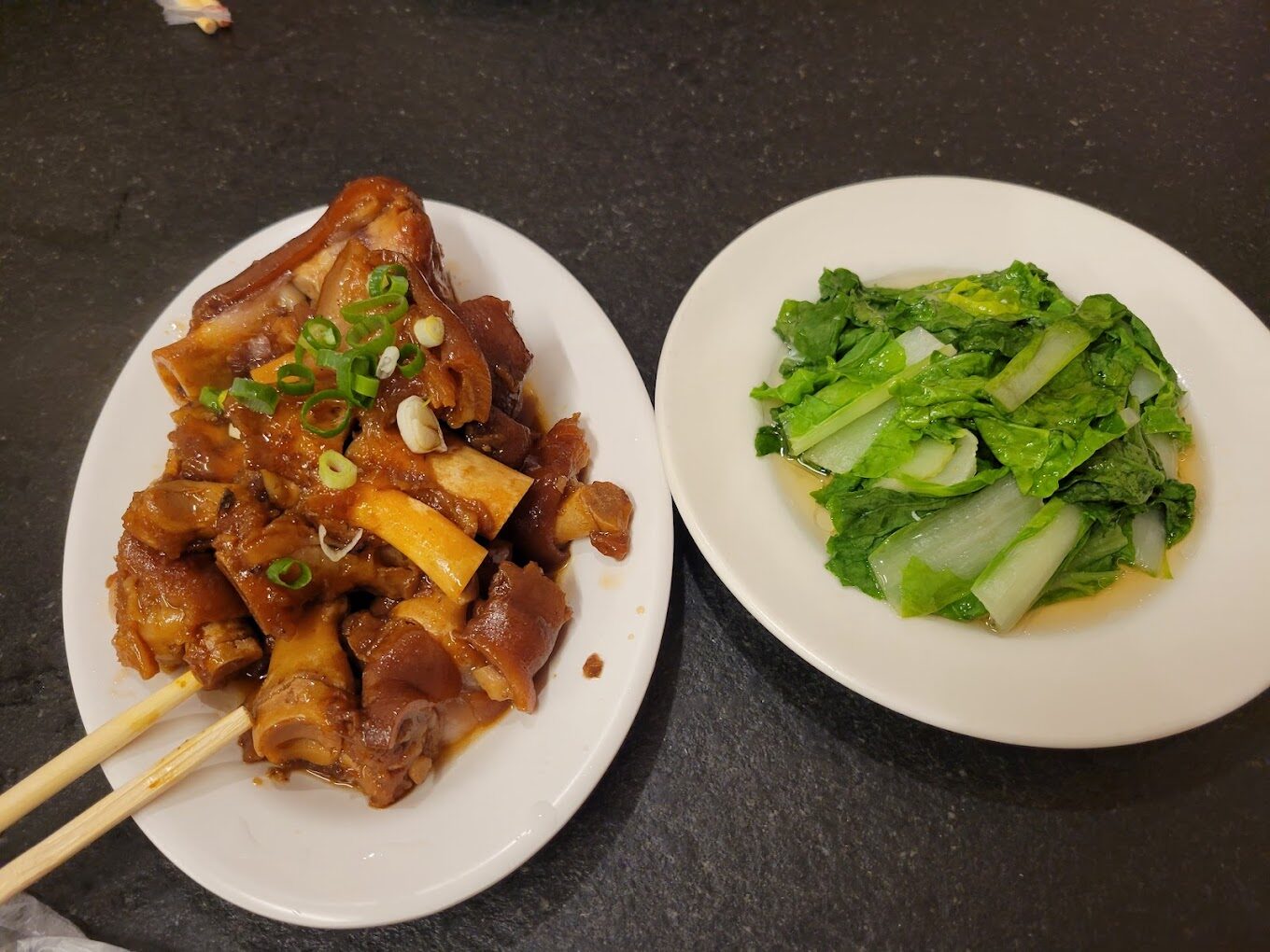 西門麵店推薦：必吃的銷魂豬腳飯