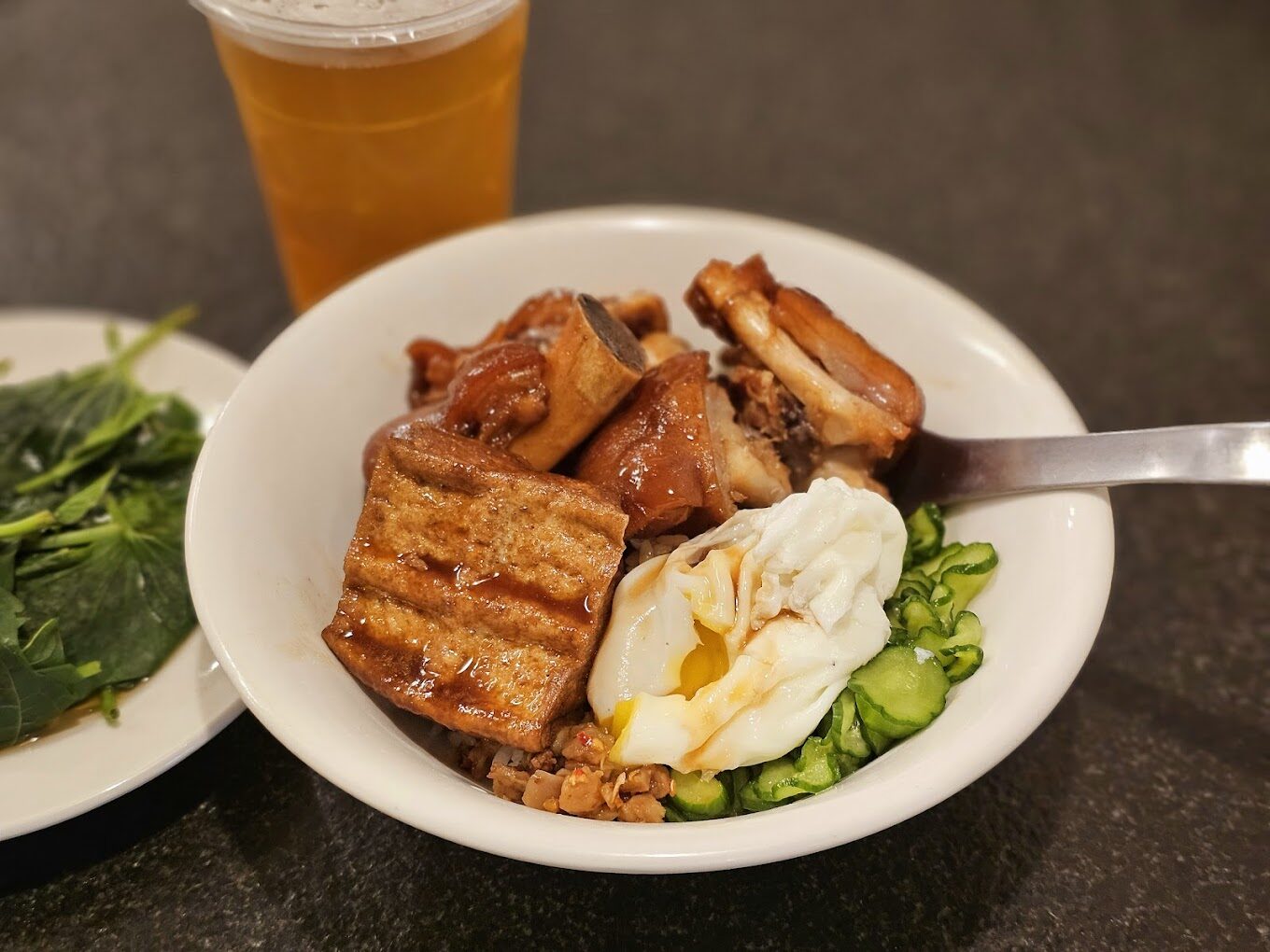 西門麵店推薦：必吃的銷魂豬腳飯