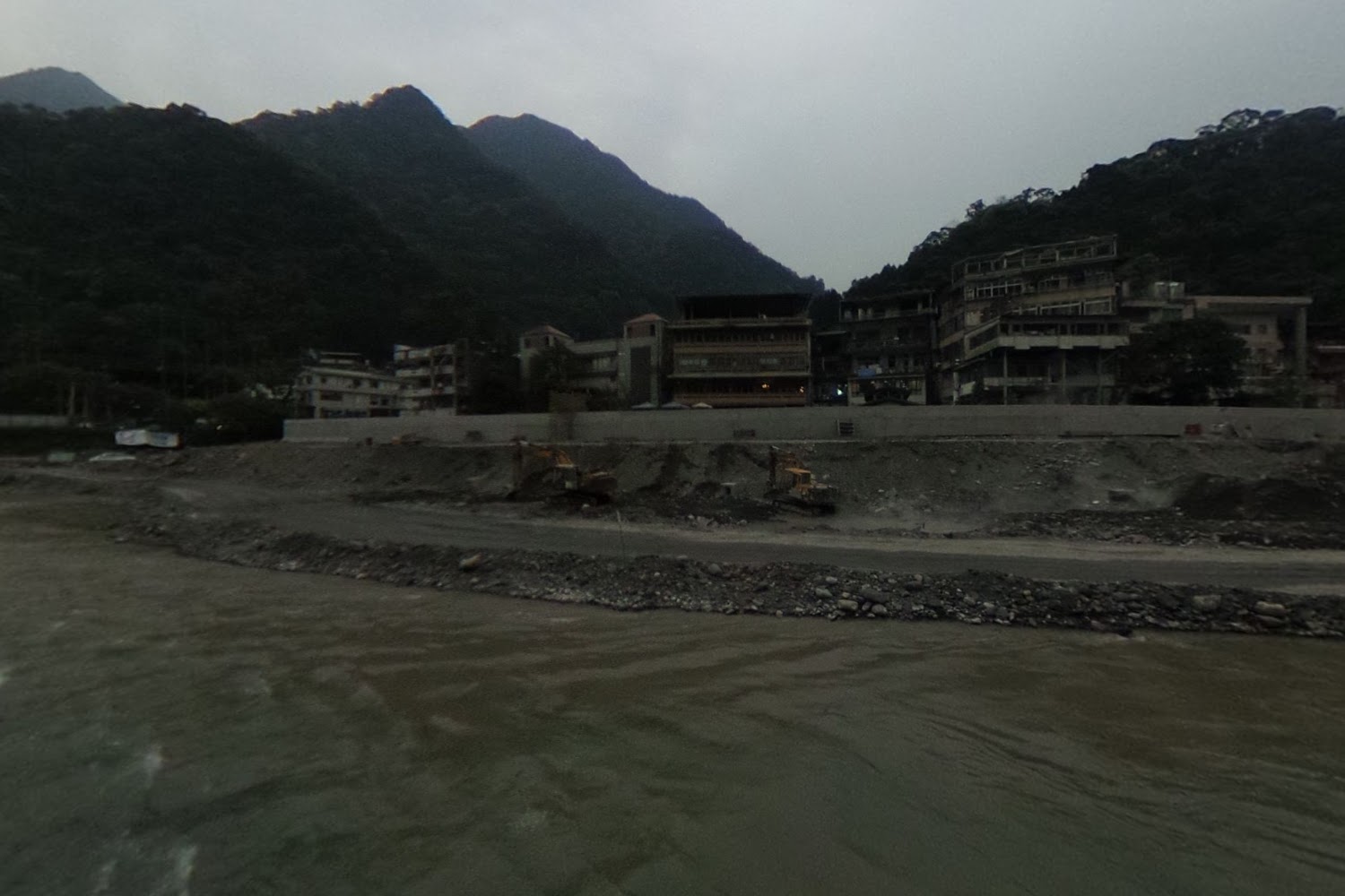 2025年烏來溫泉湯屋推薦｜前三大必訪景點與訂房秘訣