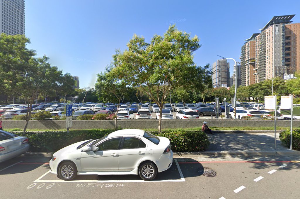 秋紅谷停車場攻略｜避開尖峰時段的泊車祕訣及周邊景點推薦