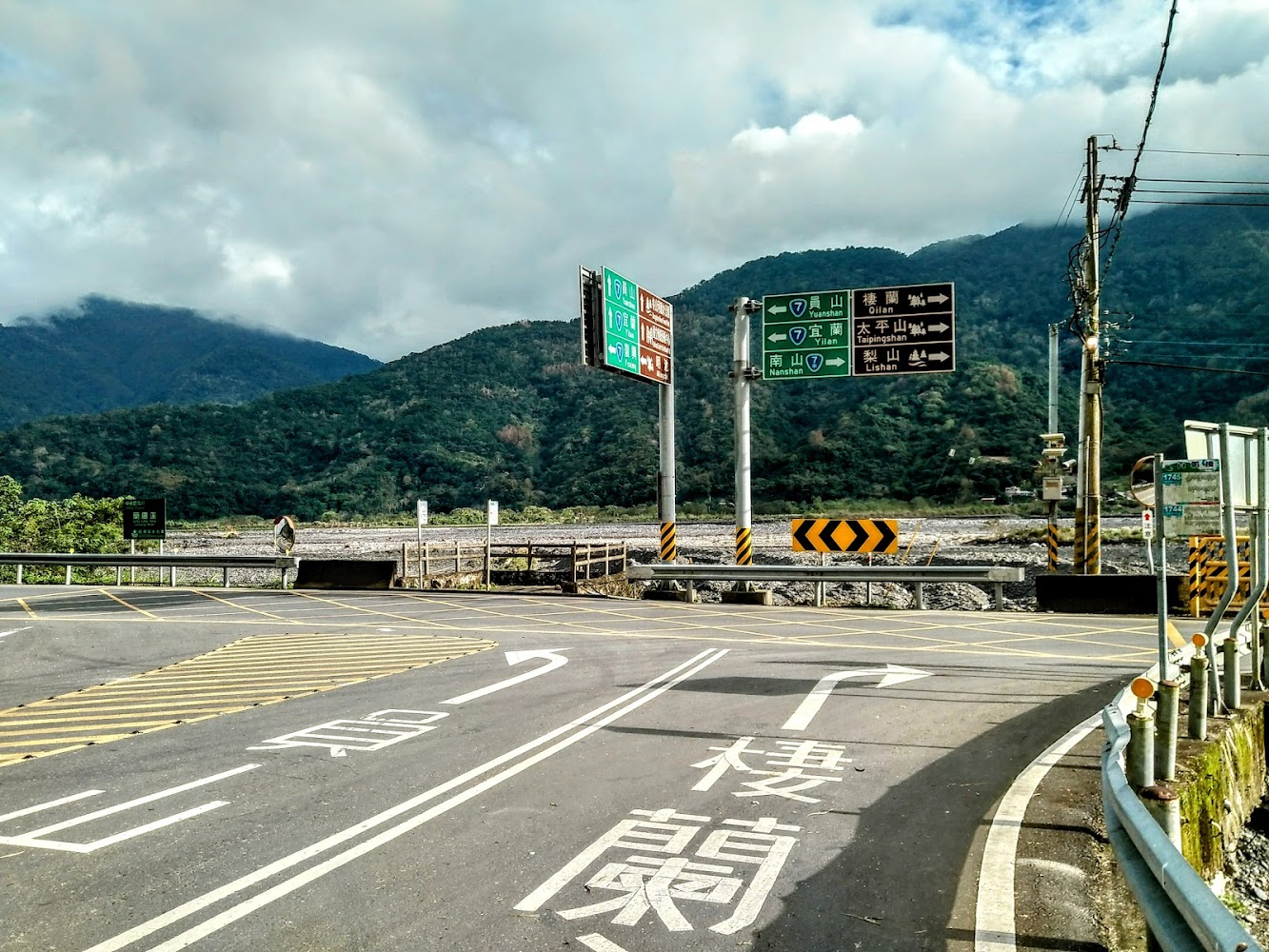 北橫公路管制柵欄