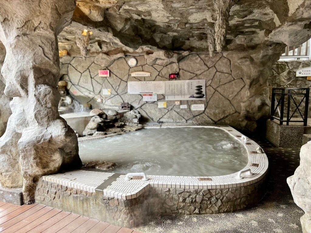 關子嶺泥漿溫泉的獨特魅力與健康益處