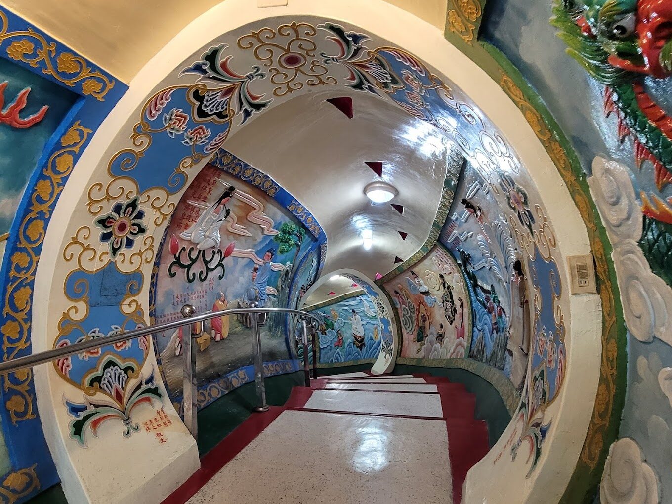 高雄景點排行：探索蓮池潭—必遊的龍虎塔與春秋閣全攻略