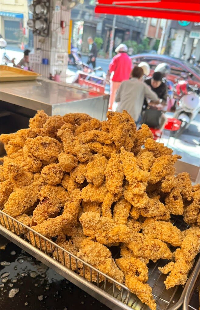 尚芳土魠魚羹豐富的小菜與用餐環境