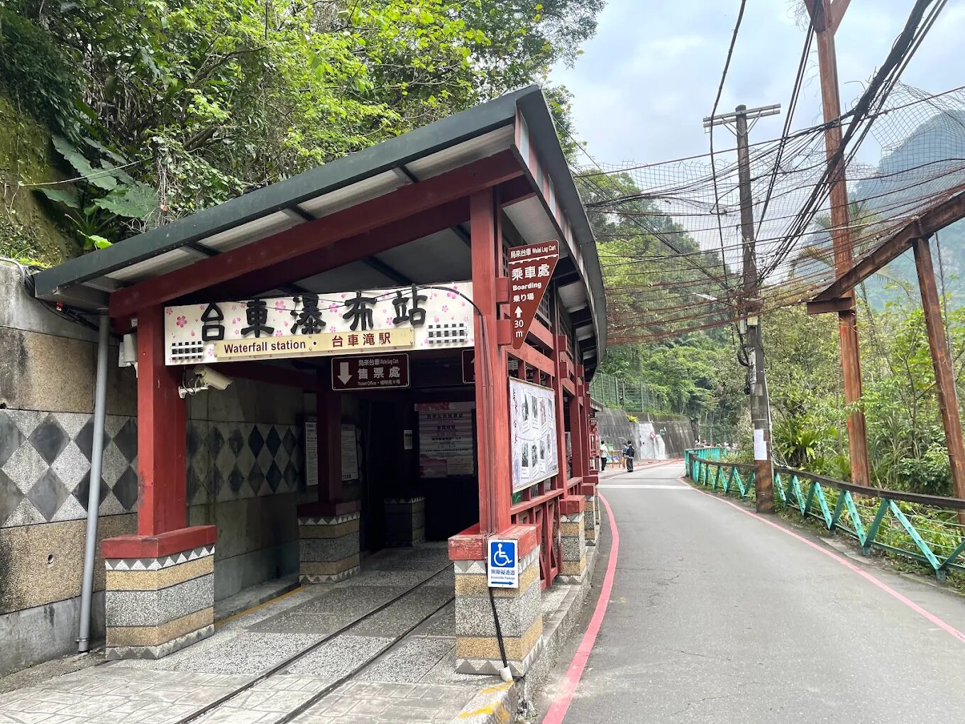 烏來旅晨溫泉民宿旅遊攻略：必訪景點與秘境探索