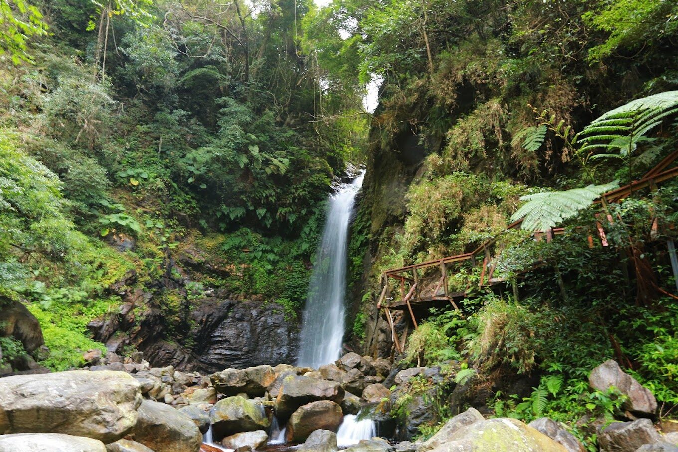 谷關七雄絕美景點:不可錯過的自然秘境