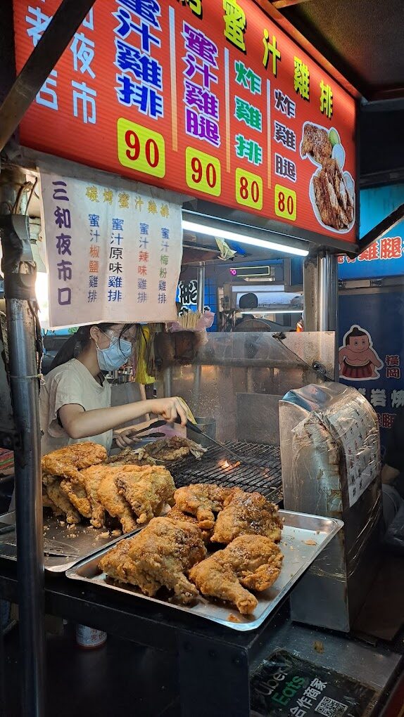 三和夜市必吃小吃推薦：炸雞排、擔仔麵等美味指南