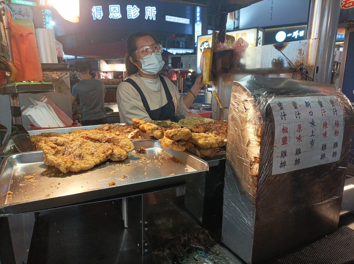 三和夜市必吃小吃推薦：炸雞排、擔仔麵等美味指南