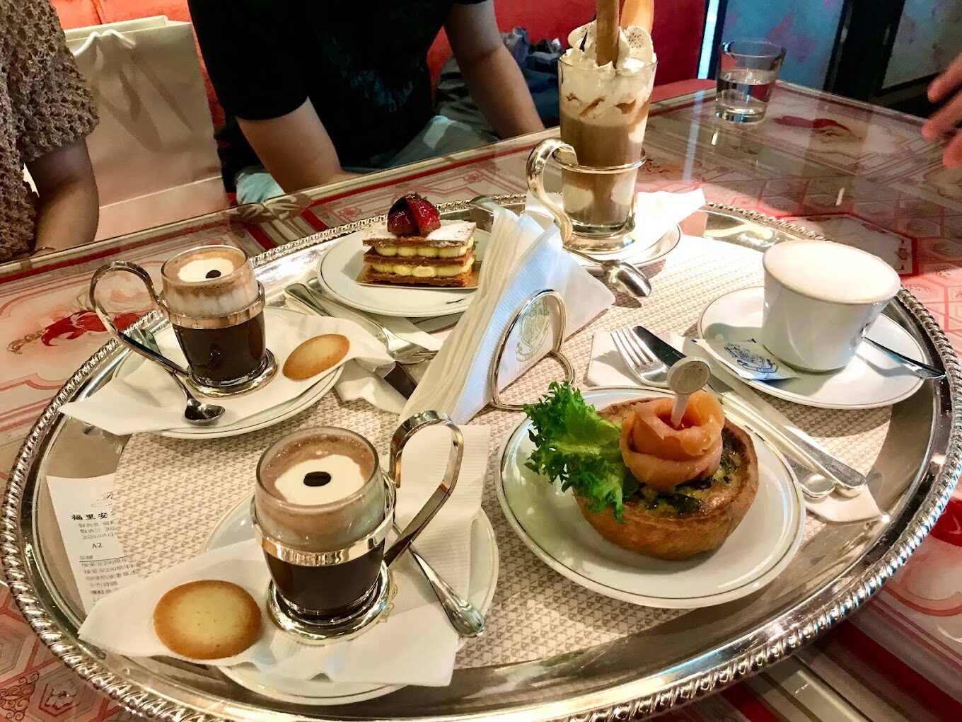 台北學生情侶約會地點：揭露台北最浪漫的約會咖啡廳：完美驚喜的6個地點