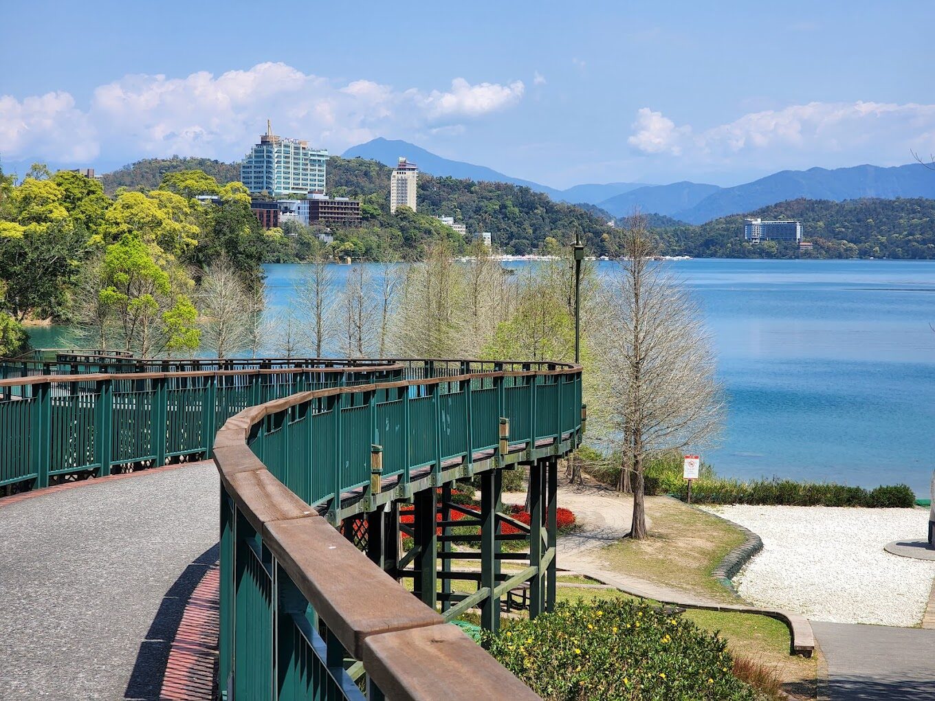 日月潭自行車道攻略：日月潭附近景點與最佳觀景點及租借指南