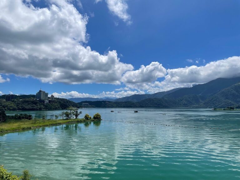 日月潭自行車道攻略：日月潭附近景點與最佳觀景點及租借指南