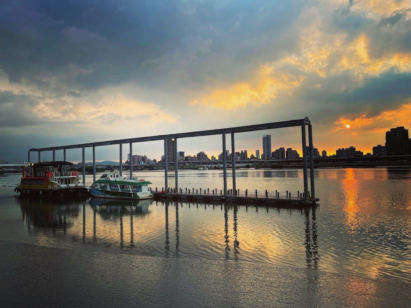 情侶台北半日遊:浪漫的台北戶外約會地點及松山文創園區展覽推薦