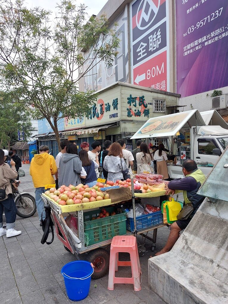 礁溪老街必吃小吃：遊客必訪的地瓜球與蔥油餅