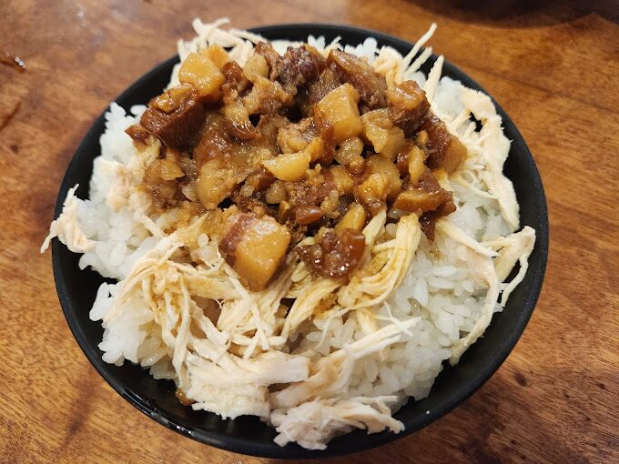 九份老街美食指南:不可錯過的特色小吃與餐廳,美食與九份景點完美結合