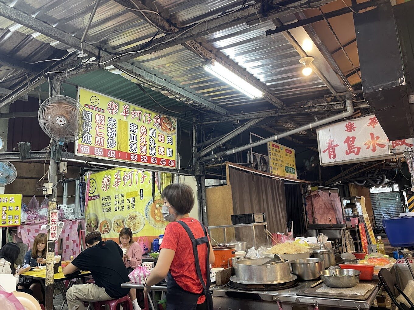 樂華夜市必吃美食攻略：從地道台灣味到人氣小吃的深入探索