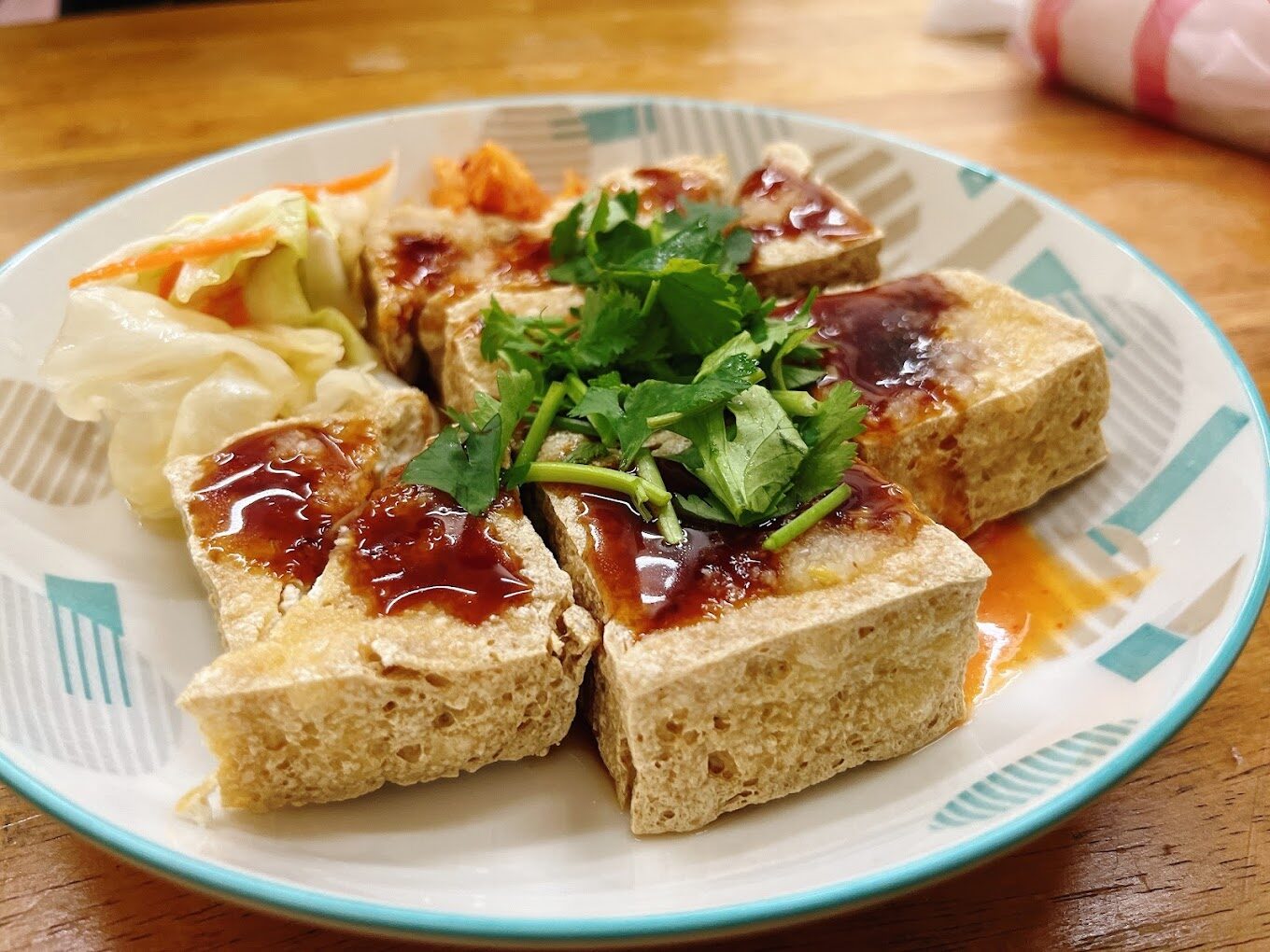 南機場夜市必吃小吃大全:從蚵仔煎到臭豆腐的美味探索